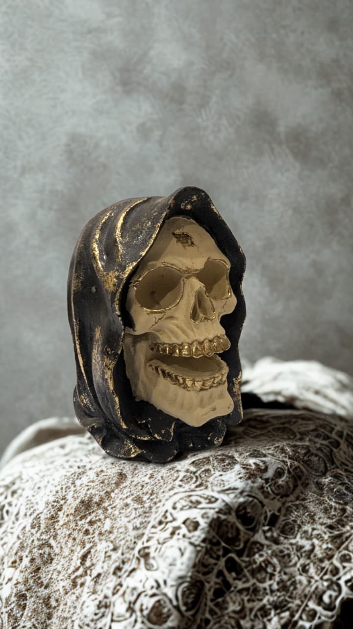 Hooded Grim Reaper Skull Bust – Gothic Art Figurine & Halloween Décor